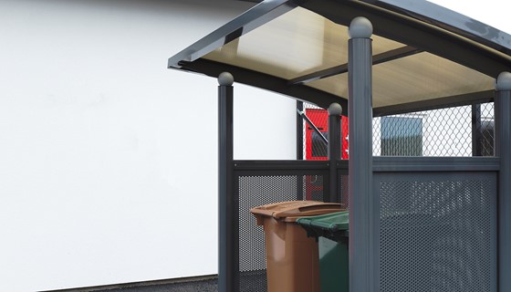 Recyclingstationen und Abstellschuppen
